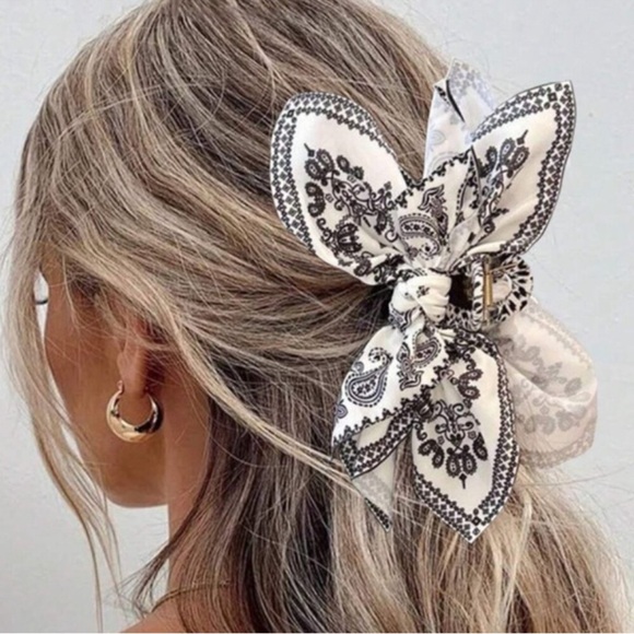 Anthropologie Accessories - New White Paisley Hair Bow Clip